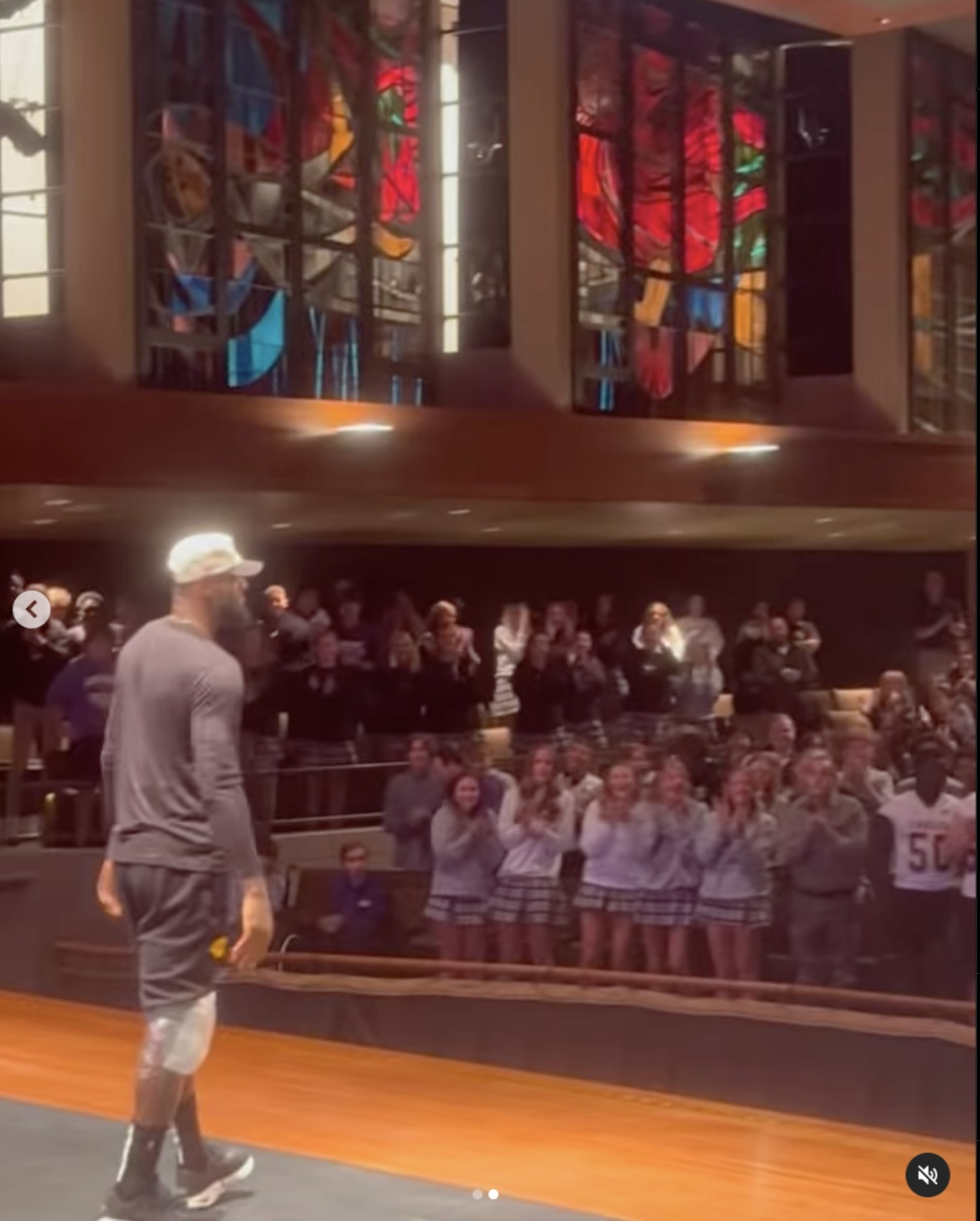 Off schedule, LeBron James unexpectedly appeared at Lourdes School and ...